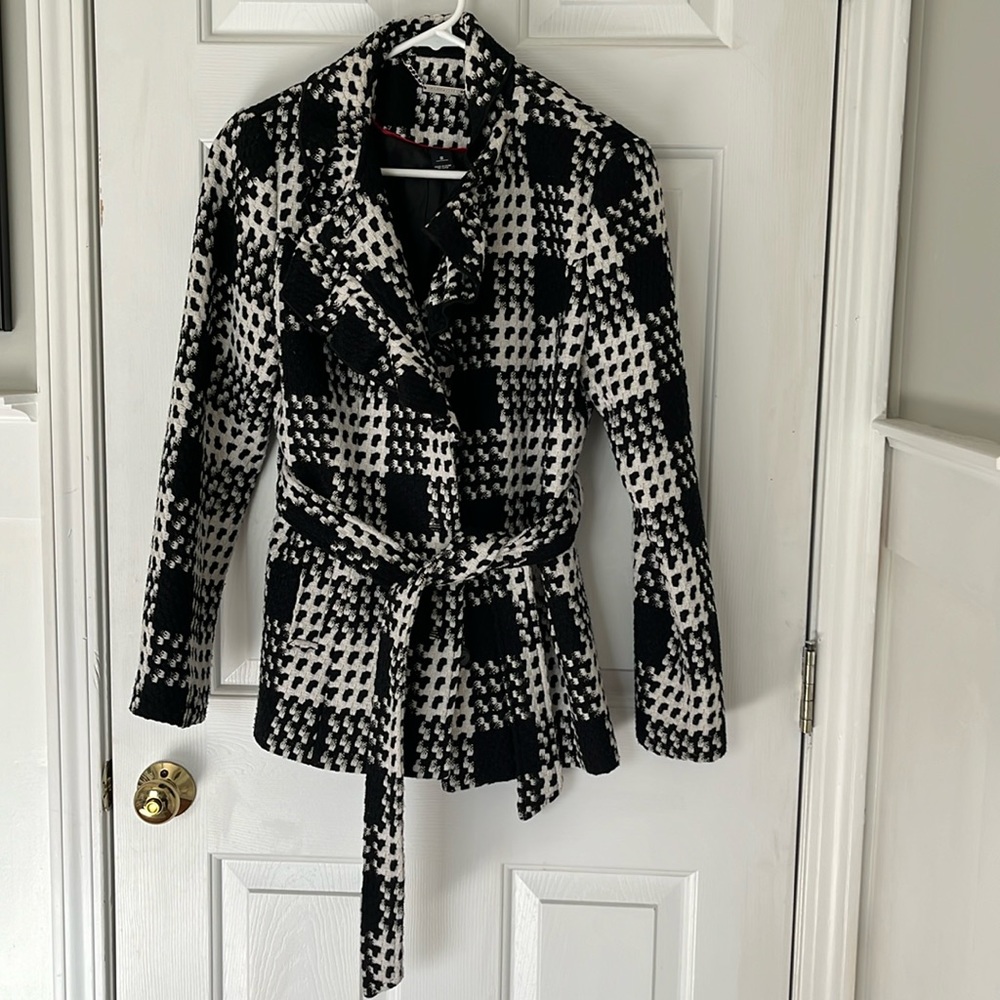 White House Black Market Houndstooth Coat